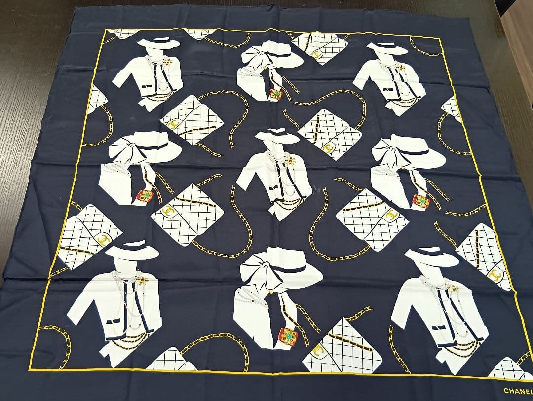 481 CHANEL シャネル シルク スカーフ CHANEL（シャネル） 大判 ヴィンテージチェーン柄 スカーフ シルク