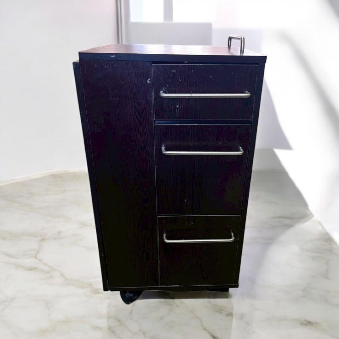 引き取り歓迎！ネイルテーブル 折りたたみ式 キャスター付き