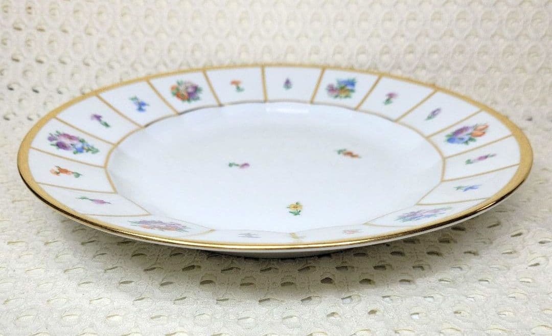 ロイヤルコペンハーゲン ヘンリエッテ26センチプレート1枚 です