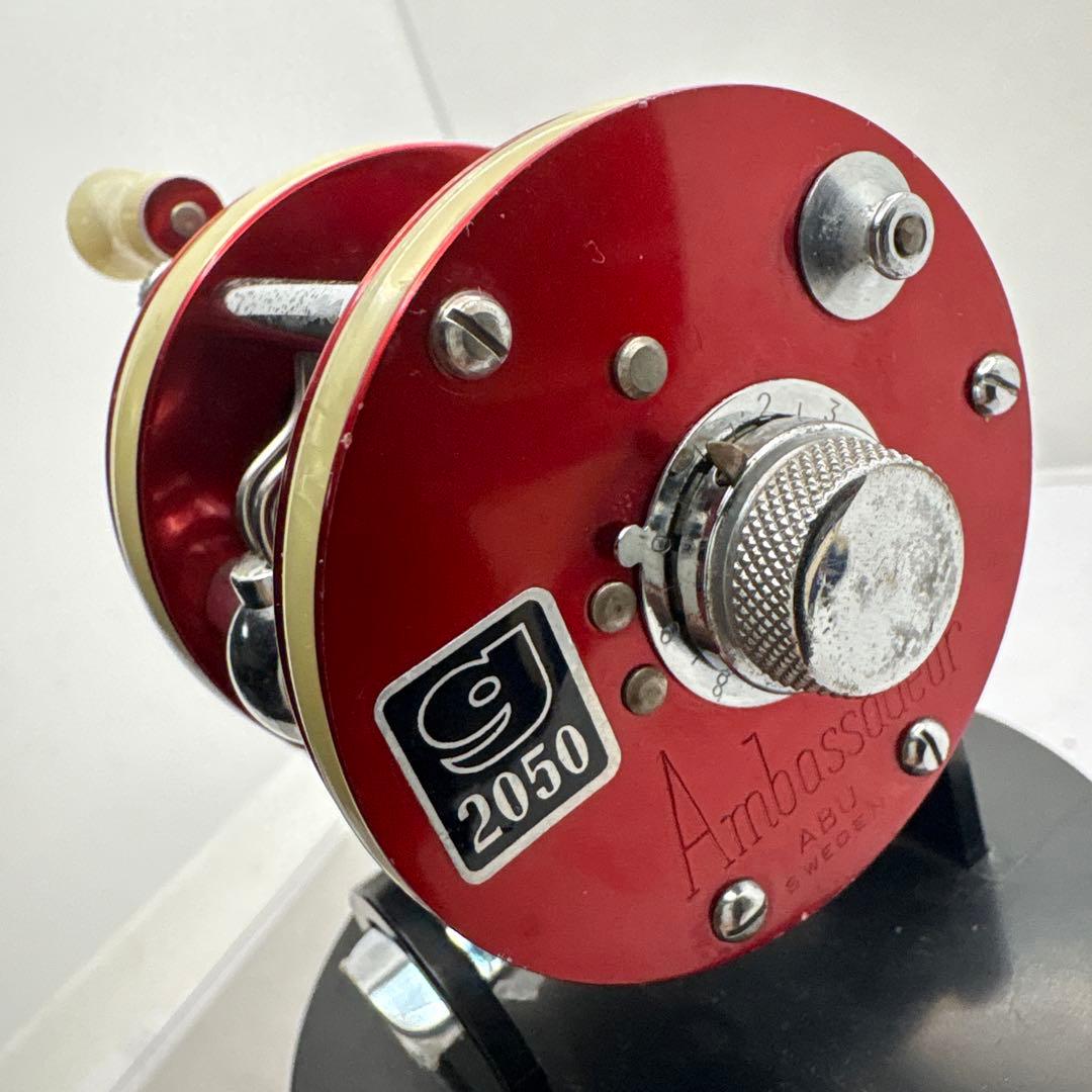 アブ2050 ベイトリール 赤/クリーム