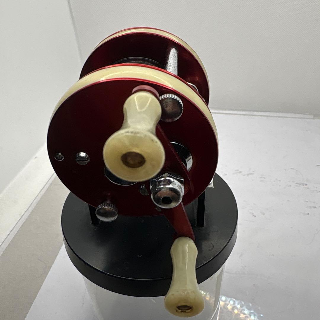 アブ2050 ベイトリール 赤/クリーム | Shop at Mercari from Japan