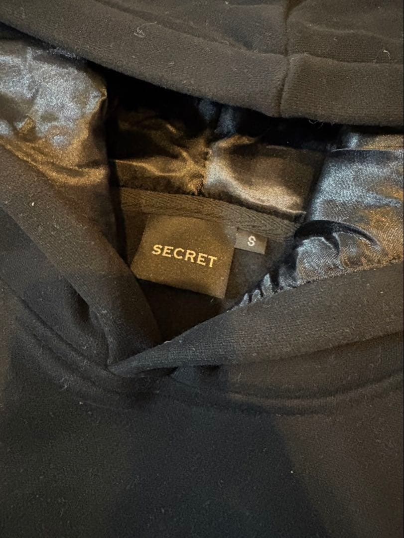 SECRET パーカー黒　R専用 SECRET パーカー 【公式通販】