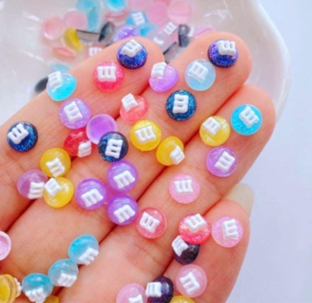 M&M's mチョコ ネイル デコ パーツ ラメ - メルカリ