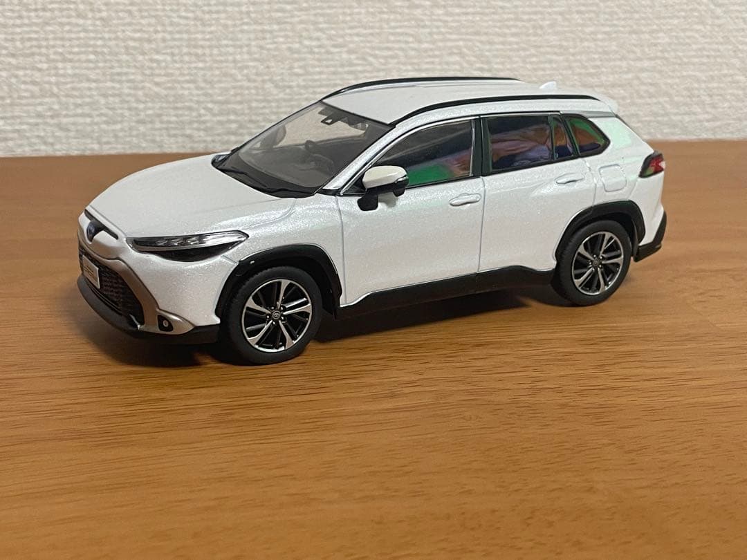 カローラクロス 1/30 ミニカー プラチナホワイトパールマイカ - メルカリ