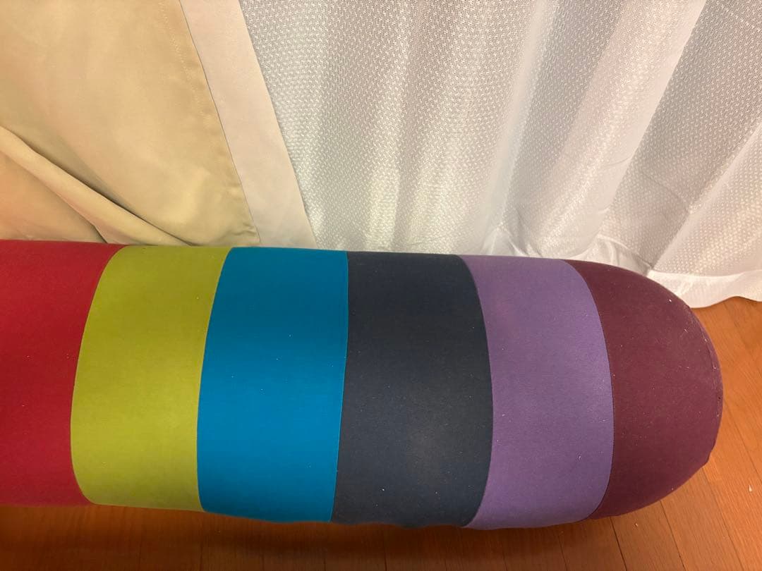 ヨギボー　マルチカラー 円筒形クッション Amazon.co.jp: Yogibo Color Cushion ヨギボー カラークッション