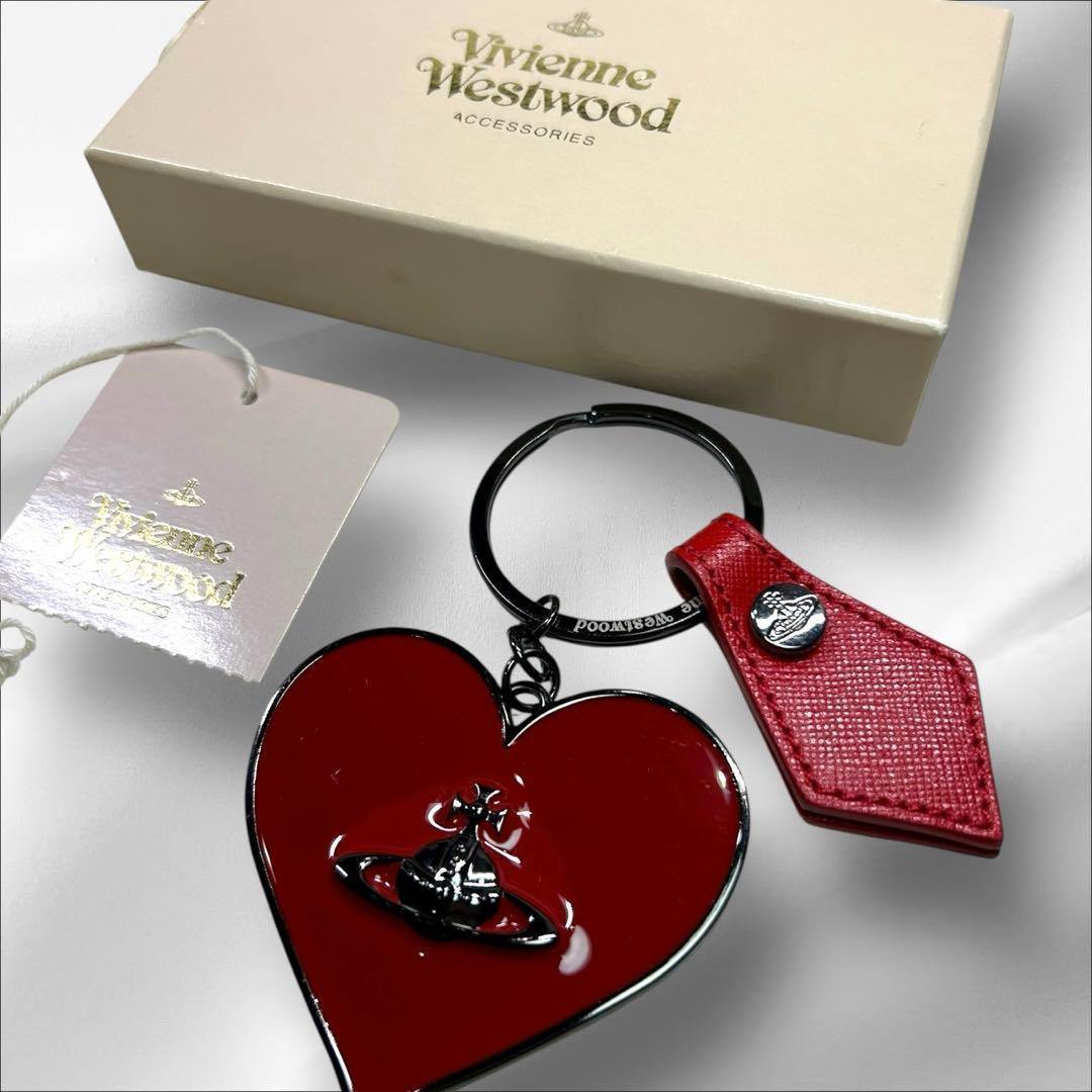 Vivienne Westwood ハート型キーホルダー レッド - メルカリ