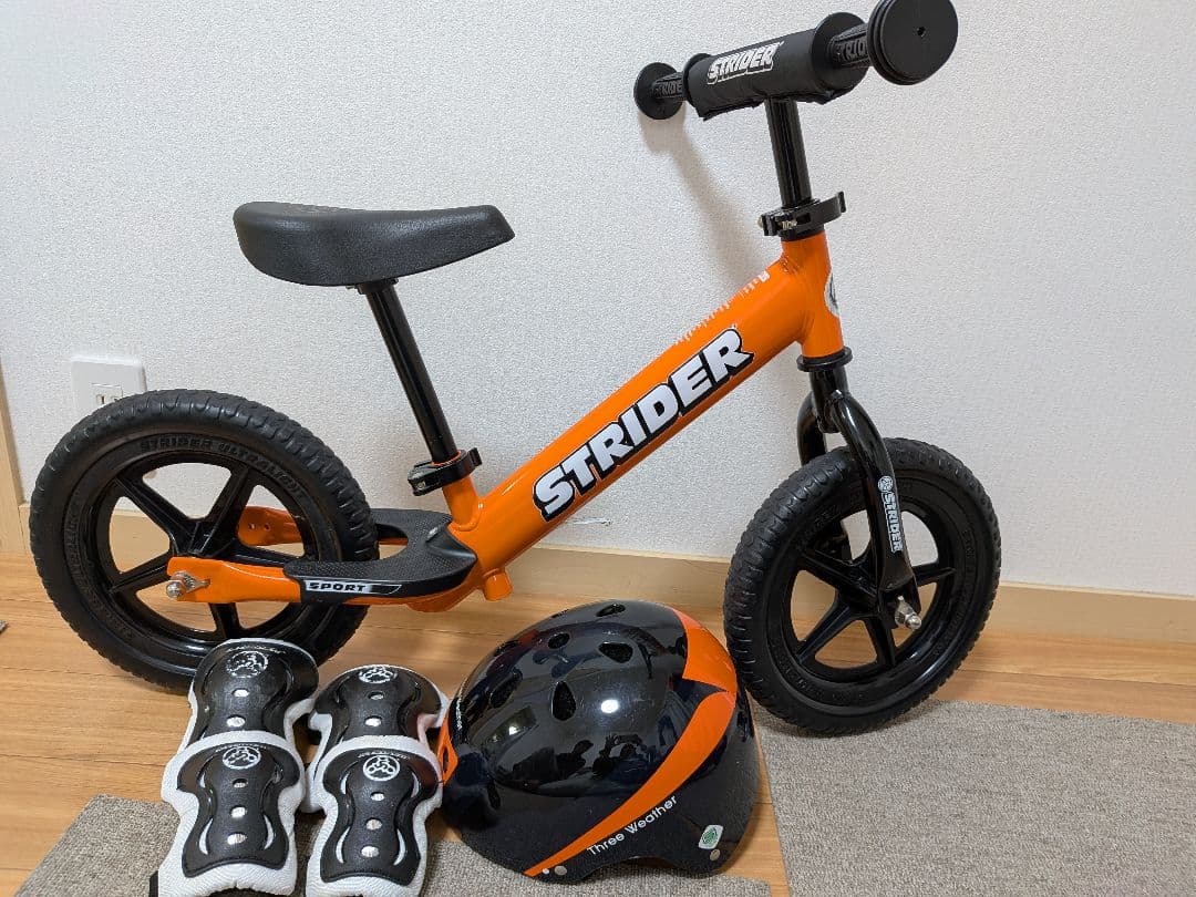 【美品】ストライダー スポーツ 12インチ オレンジ　プロテクター　ヘルメット付 Amazon.co.jp: ストライダー スポーツモデル (STRIDER Sport) 12インチ