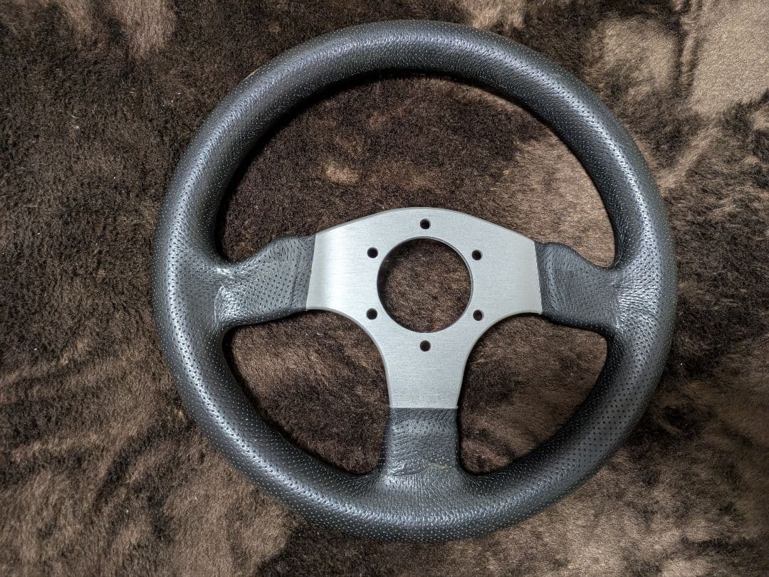 MOMO /コンペティションエボ☆販売終了モデル ☆美品　32パイ　☆最終値下げ