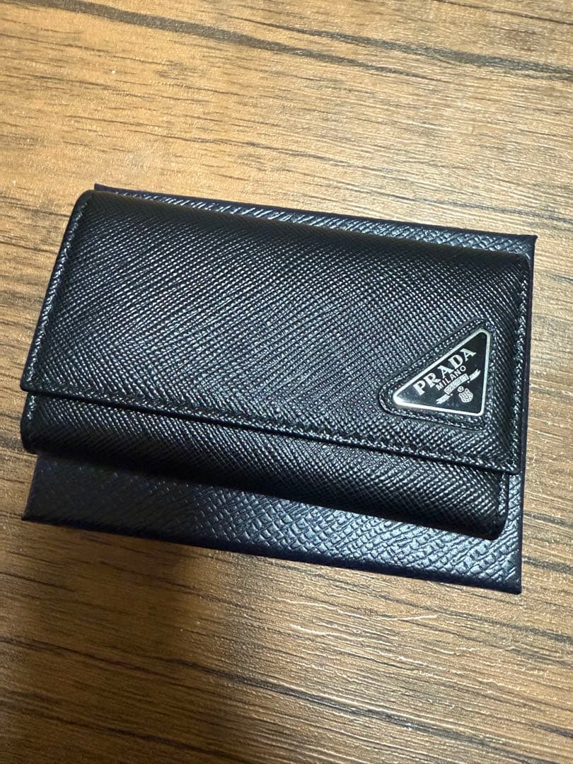 PRADA 6連キーケース SAFFIANO TRIANGOLO NERO 楽天市場】PRADA プラダ 6連キーケース三角ロゴプレート シルバー