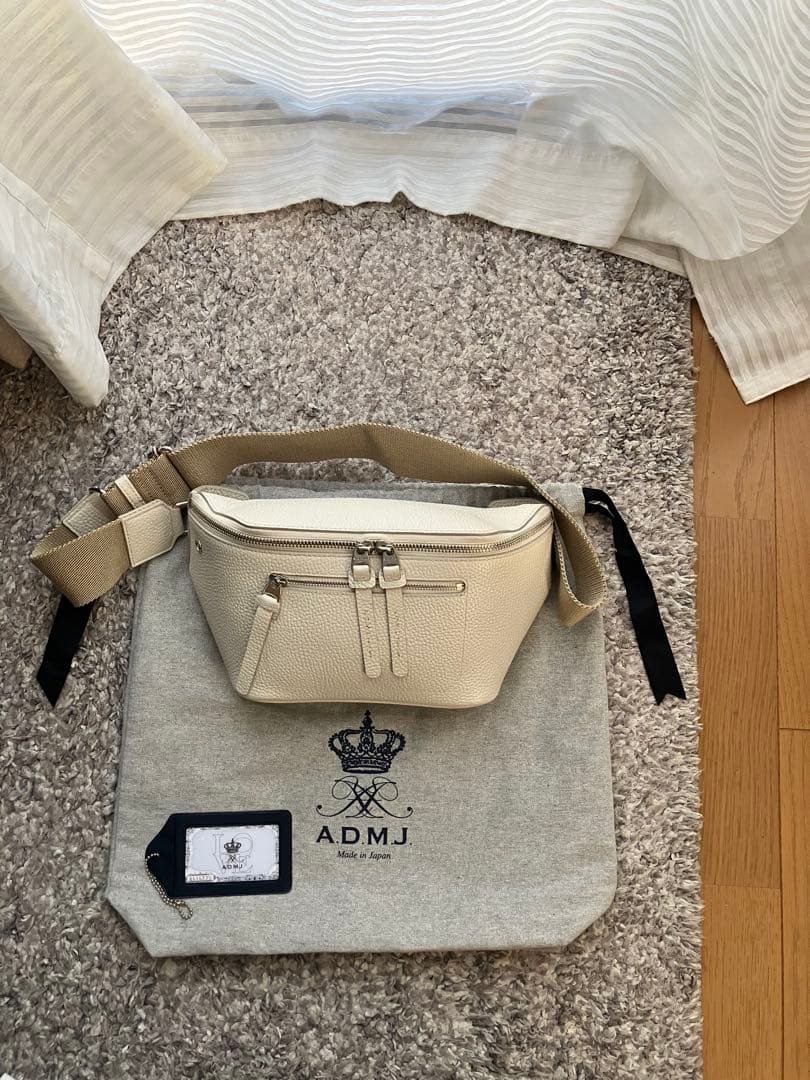 ADMJ アイボリー レザー クロスボディバッグの通販はau PAY マーケット