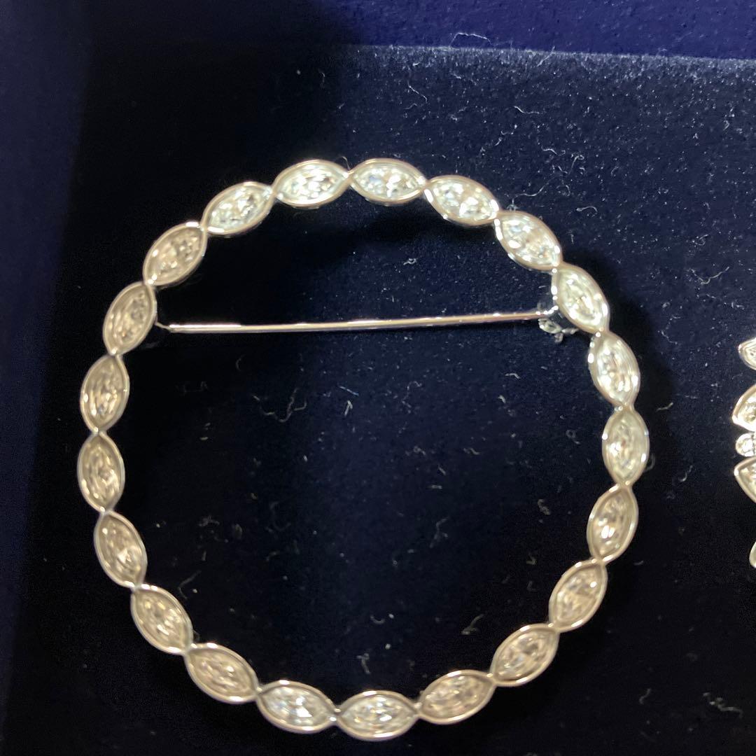 SWAROVSKI GINETTE ブローチ - メルカリ