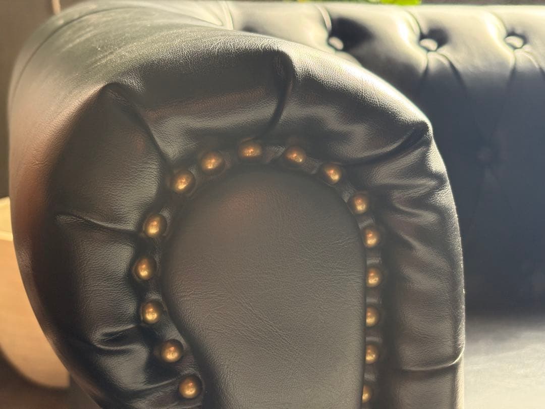 本革 チェスターフィールド アームチェア リベット打ち ボタンダウン