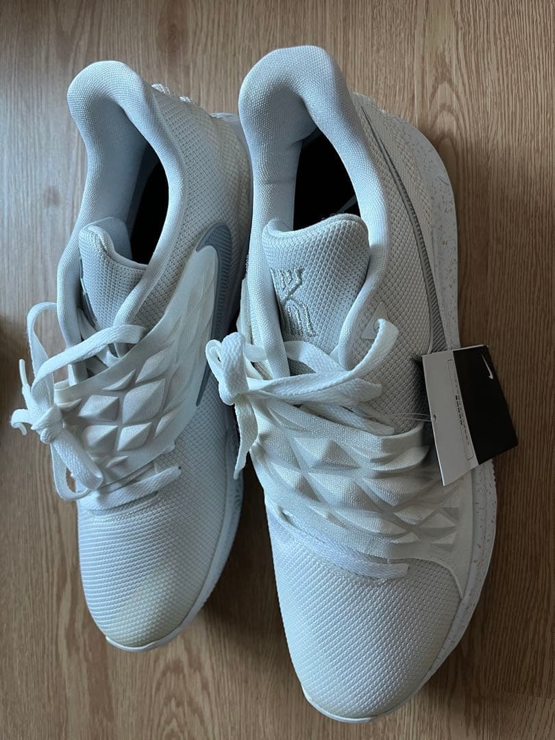 【新品】カイリー7low バスケットシューズ　30㎝ 新品】カイリー7low バスケットシューズ 30㎝