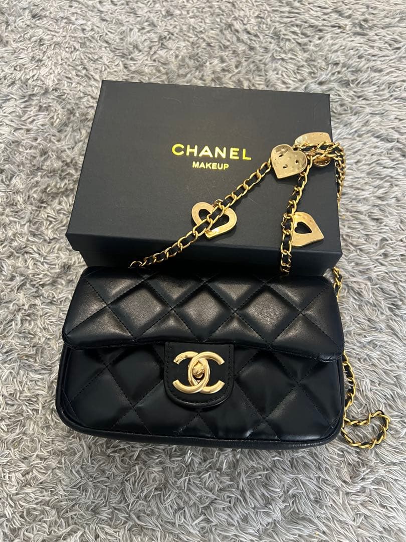 CHANEL シャネル ブラック ショルダーバッグ ゴールド金具 ノベルティ