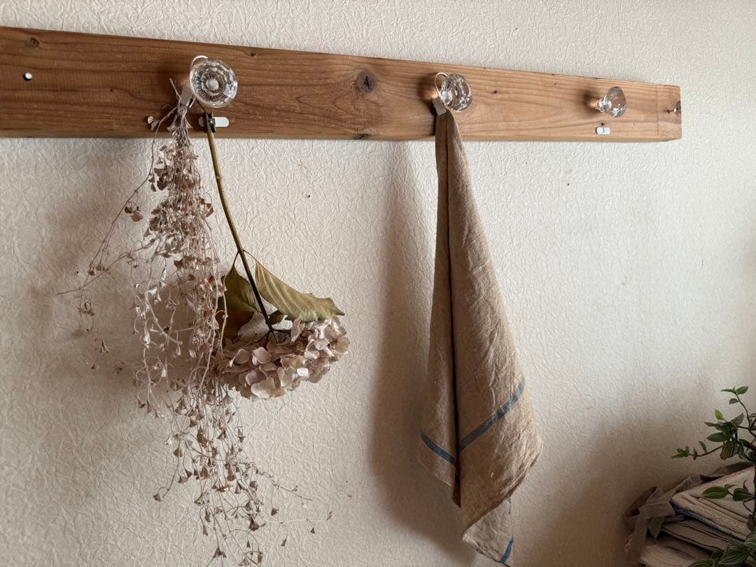 気まぐれ工房ஐ木とガラスのつまみの壁掛けフックஐビンテージ
