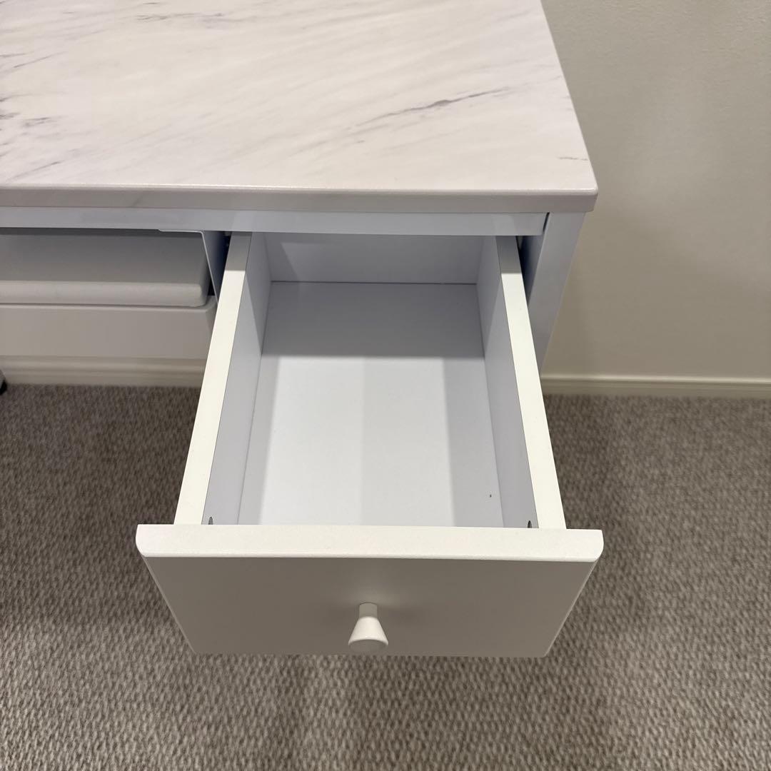 最終値下げ]コンパクト マーブル/ホワイト 引き出し付き デスク LOWYA