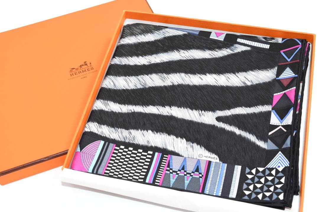 エルメス スカーフ 90 野生とカモフラージュピンクシルク Hermes