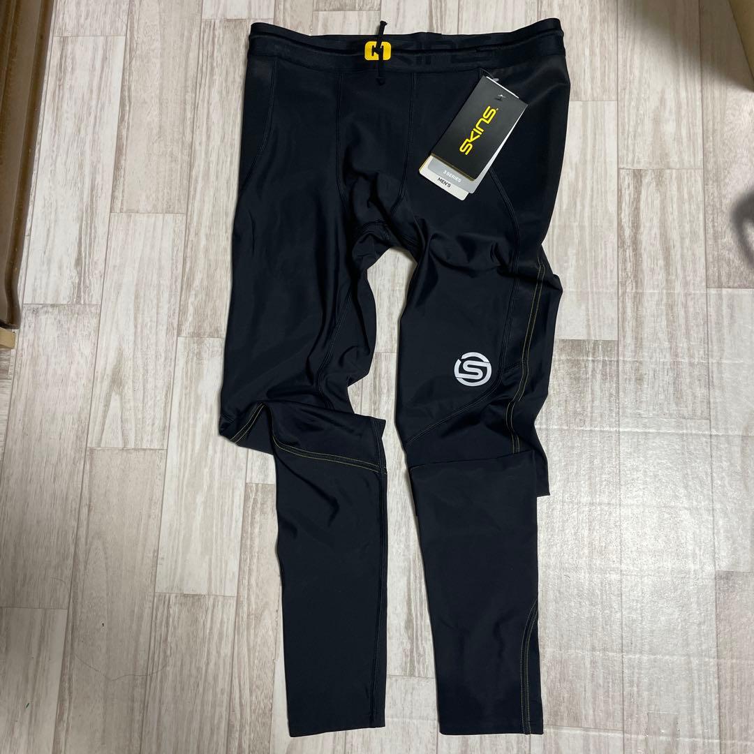 17600円の品　SKINS ブラック タイツ 新品タグ付き SKINS（スキンズ） SERIES-3 シリーズ スリー WOMENS T&R LONG TIGHTS