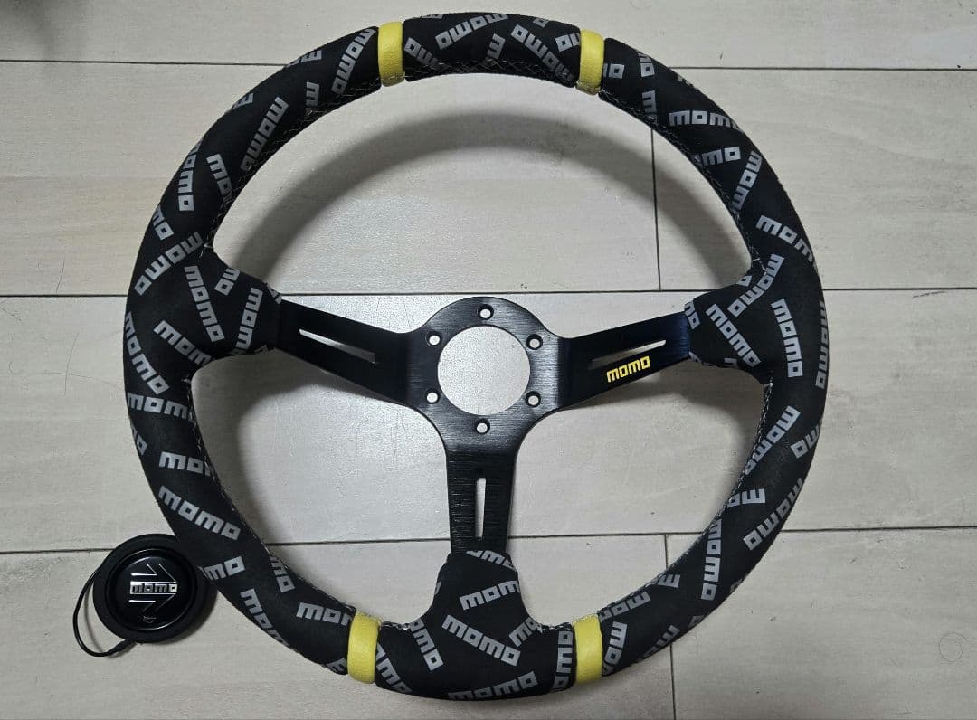 MOMO ステアリング ディープコーン 35 黒/黄色 DRIFTING ディープコーンステアリング 黒/黄色 3スポーク 350㎜ モモ