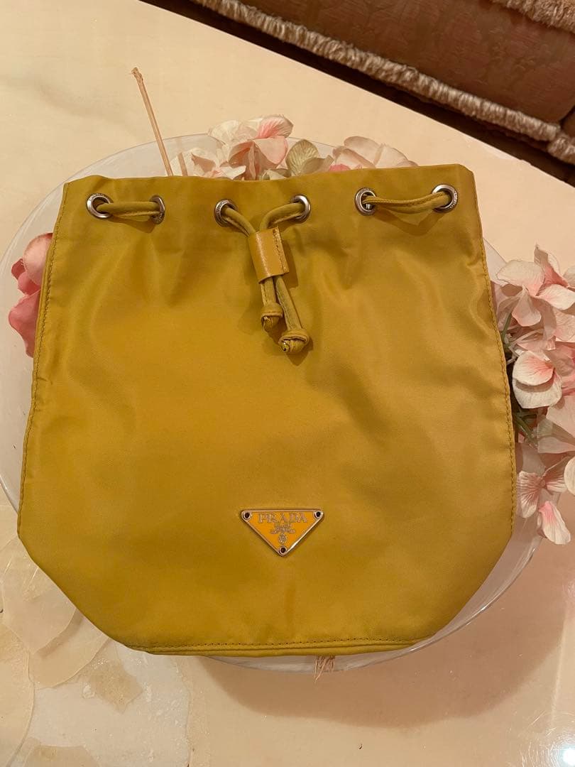 PRADA❣️イエロードローストリングポーチ‼️新品未使用❣️極美品