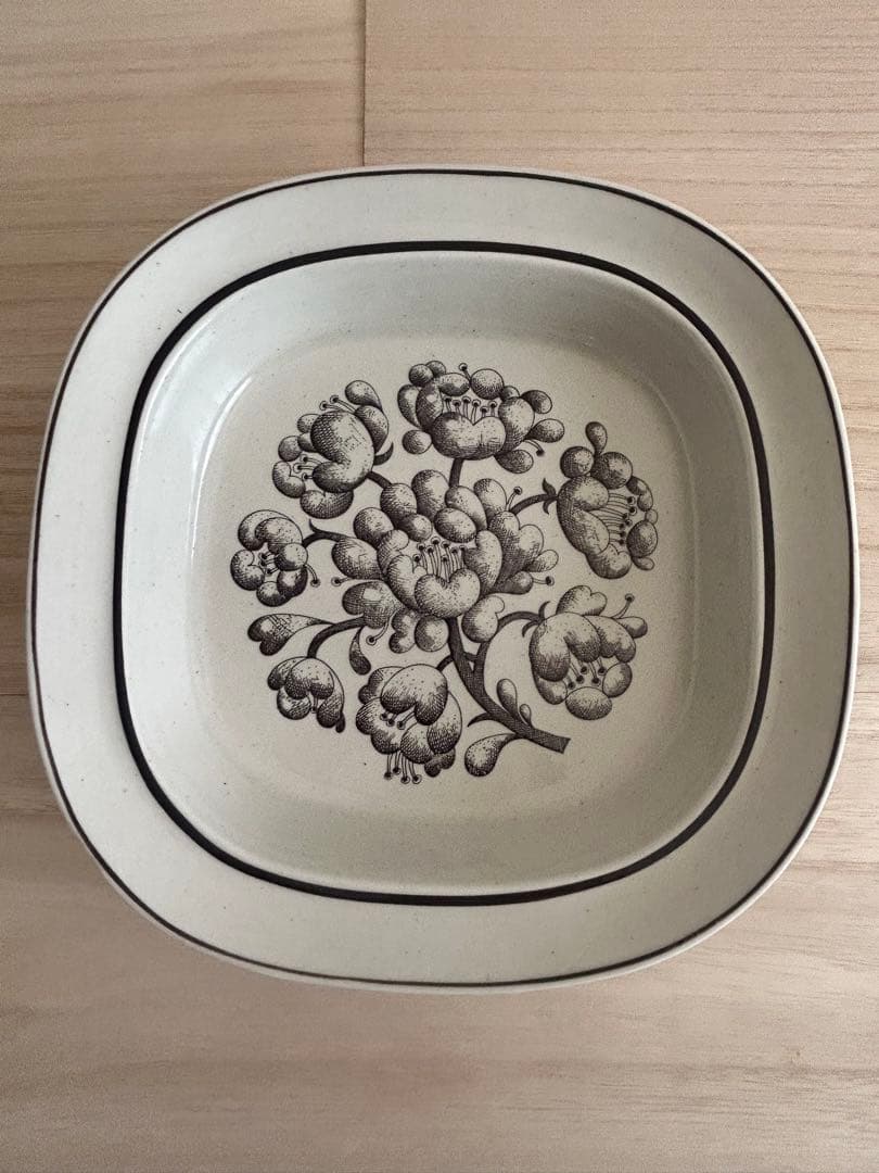 グスタフスベリ　GARDEN スクエア大皿 ディープサービングボウル グスタフスベリ公式｜GUSTAVSBERG