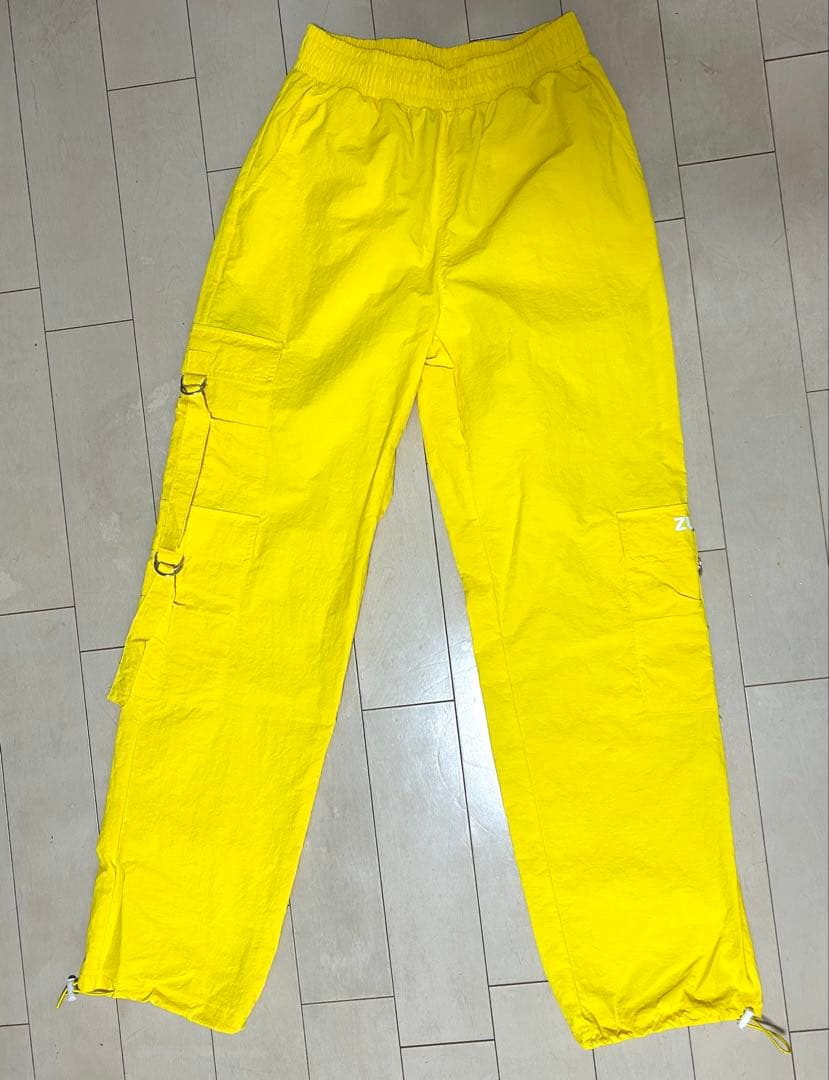 正規品！ZUMBAイエロー カーゴパンツXS ZUMBA ズンバ 正規品 レディース パンツ カーゴパンツ ハイライズ