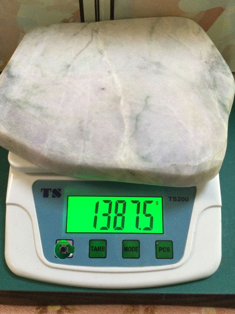 糸魚川翡翠ラベンダー原石高透過約1.4Kg 水晶観賞石