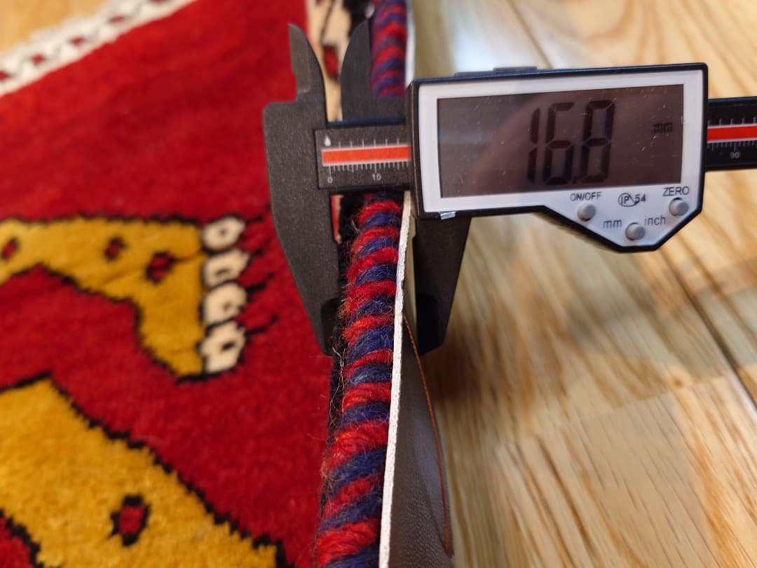 トライバルラグ　アマレバフト　87×63　茜色　ヒョウ