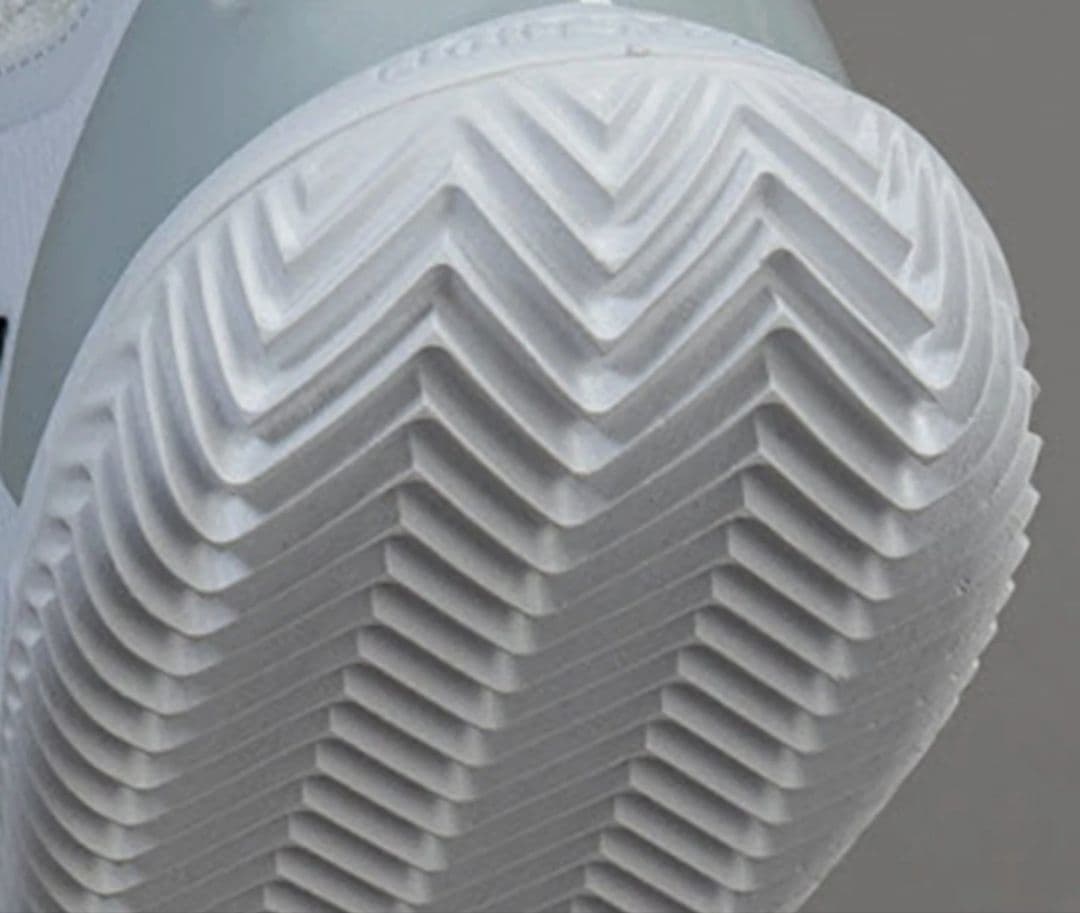 【新品】アディダス　ウーバーソニック4.1　オムニ・クレー用　25.5cm