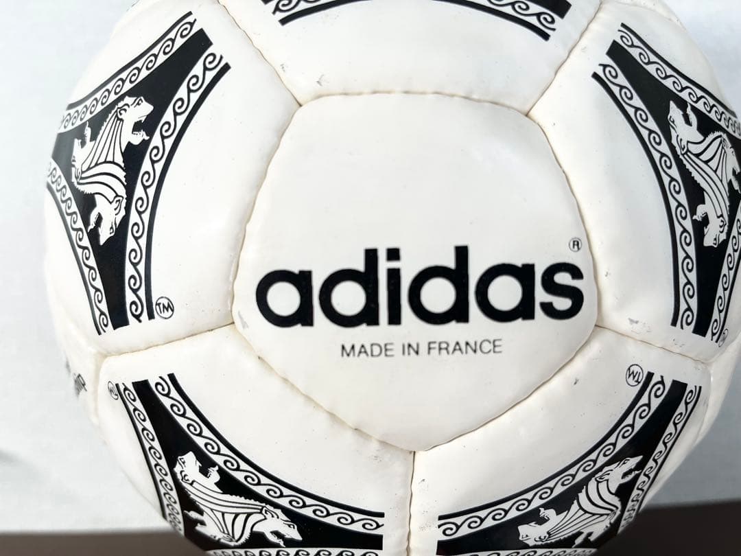 adidas Wカップ公式ボール イタリア大会 1990年 アディダス - メルカリ