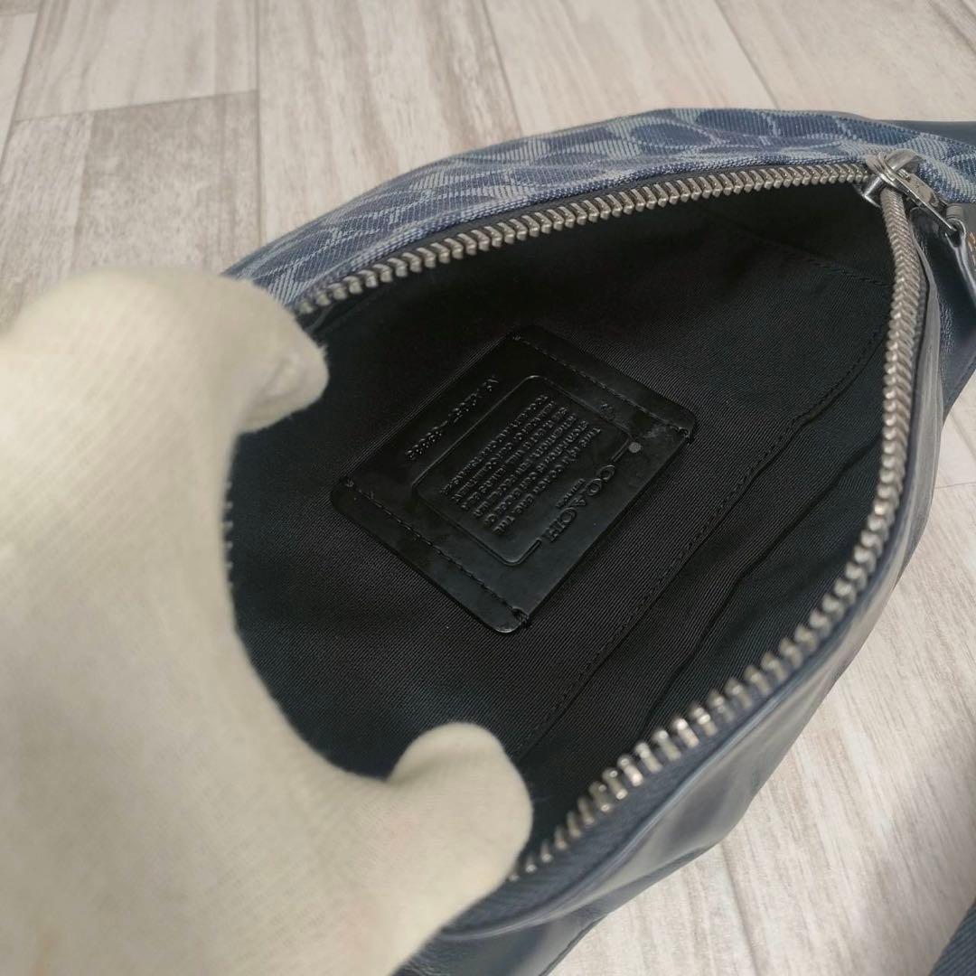 50 COACH コーチ シグネチャー ボディーバッグ