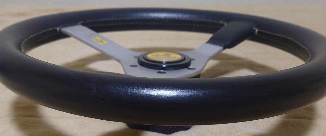 傷あり】モモ キャバリーノ レザーステアリング - メルカリ