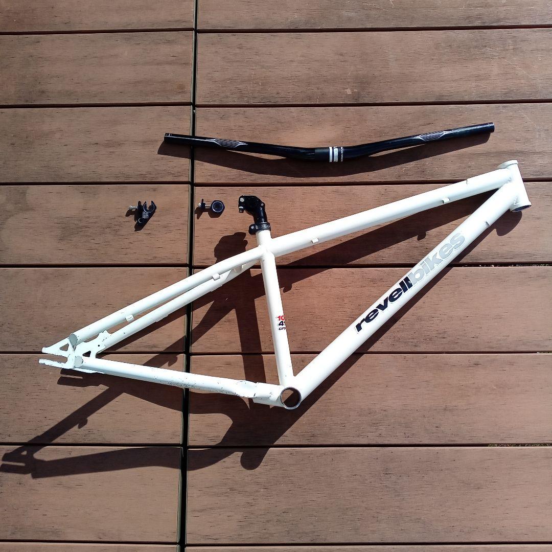 revell bikes MTBフレーム ホワイト　中古品 revell bikes MTBフレーム ホワイト 中古品 revell bikes MTBフレーム
