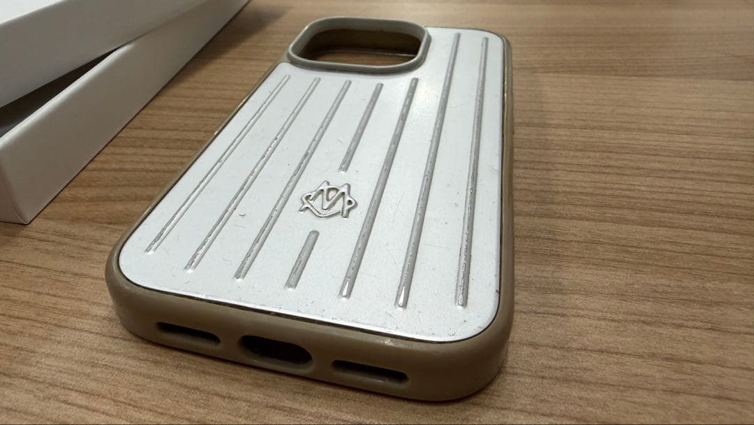 RIMOWA iPhone用ケース シルバー iphone 14 pro - メルカリ