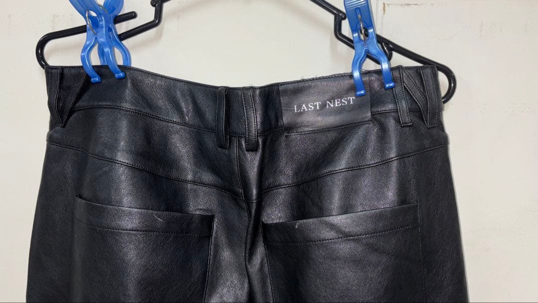 last nest ラストネスト フェイクレザー フレア パンツ バットホップ