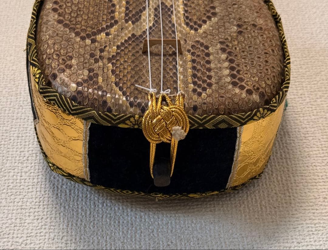 沖縄三線 蛇皮 本皮 スマートカラクイ