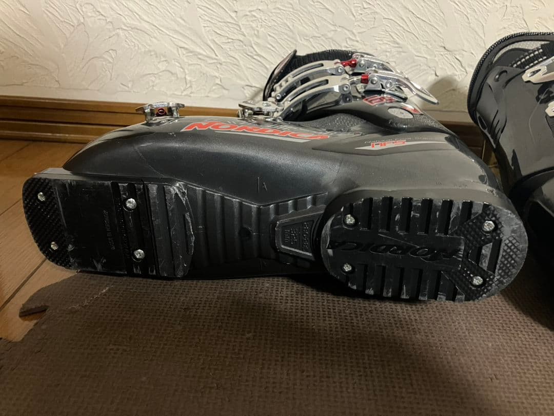 NORDICA　ノルディカ スキーブーツ 28.5cm　足幅広め 軽量モデル