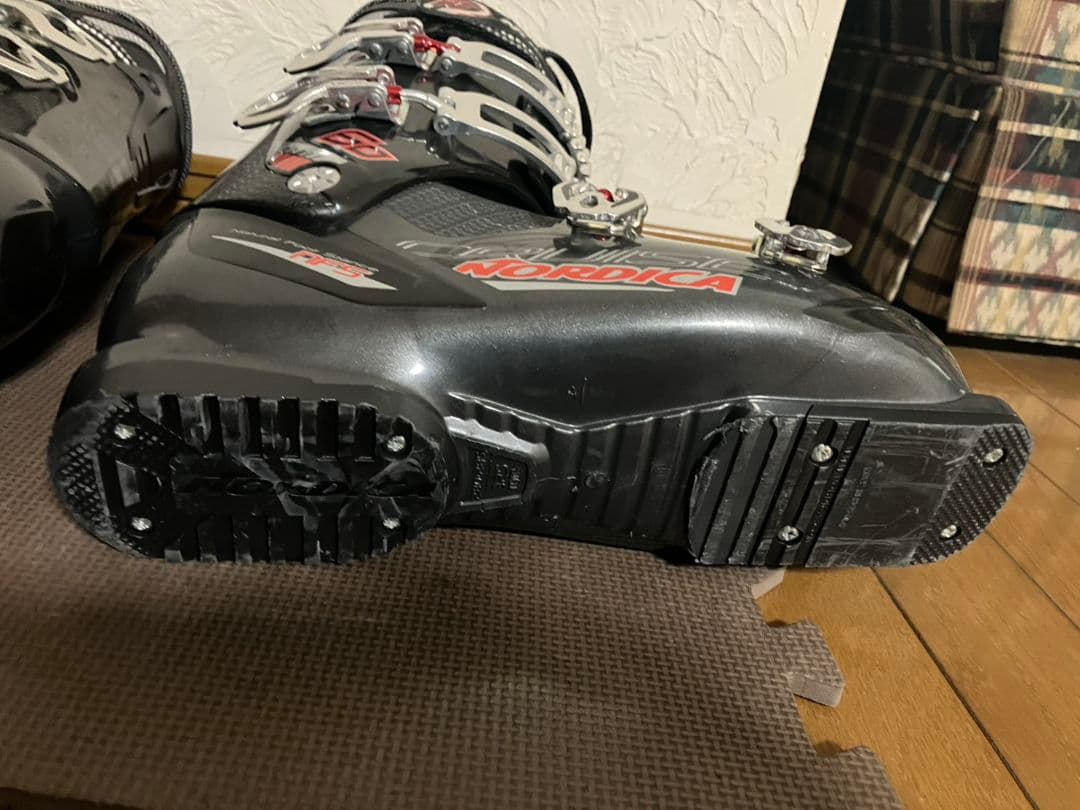 NORDICA　ノルディカ スキーブーツ 28.5cm　足幅広め 軽量モデル