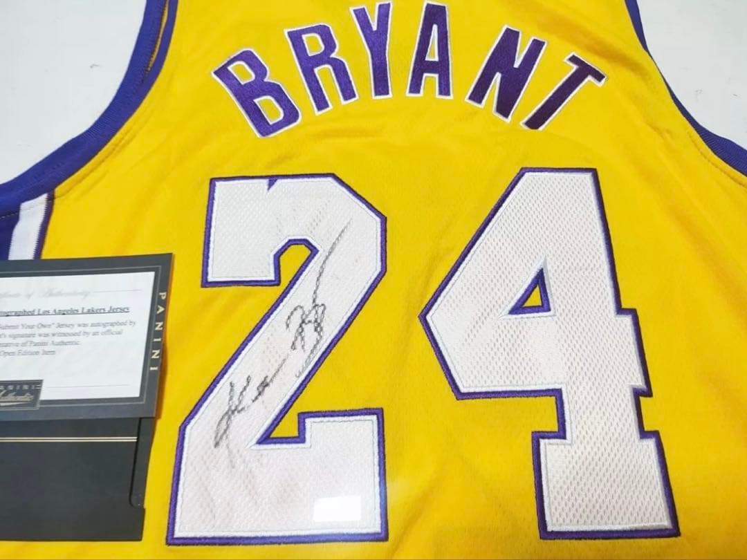 PANINI社コービーブライアント直筆サイン入りユニフォーム