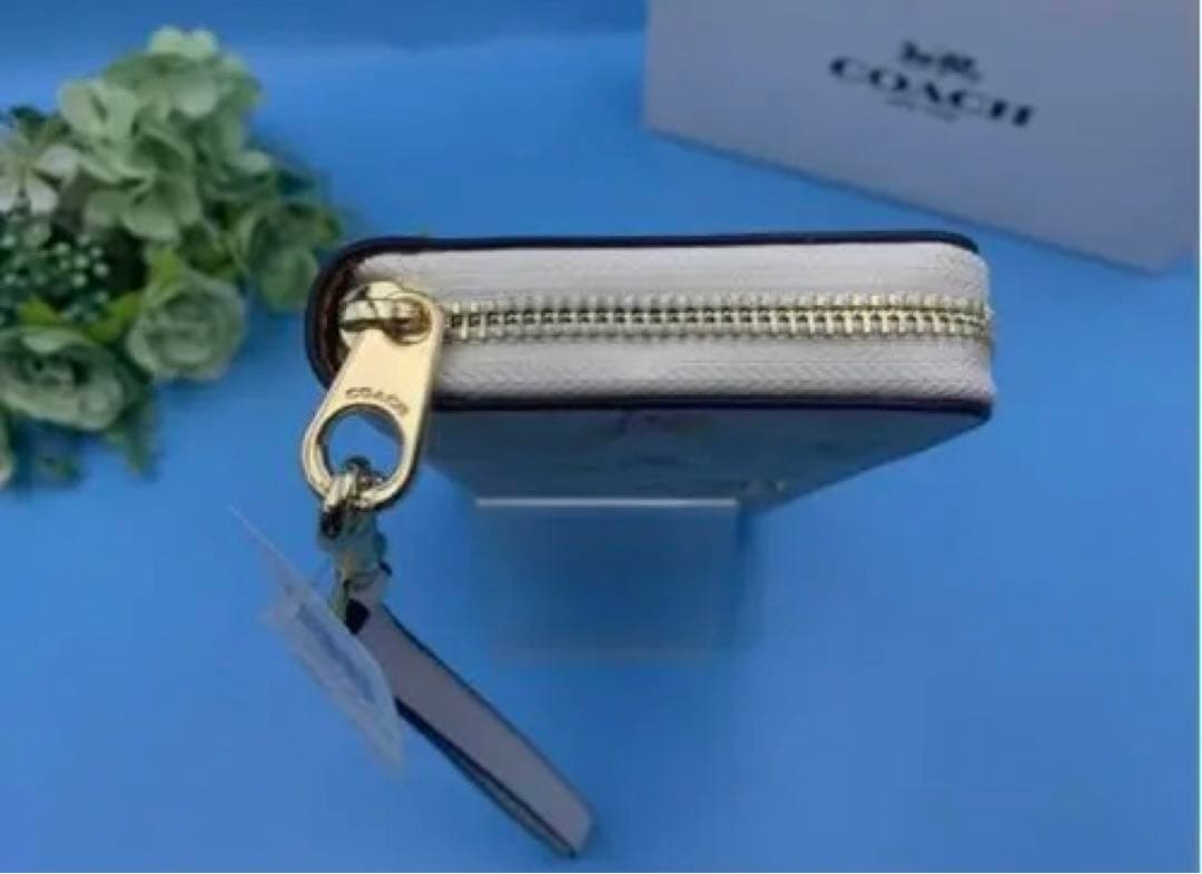 新品未使用コーチ長財布レディース花柄ホワイトロングジップ送料無料