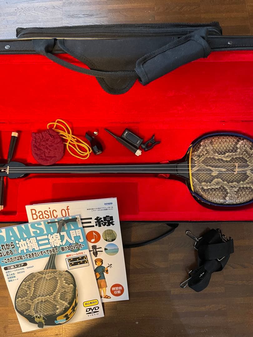 『米須三線店』三線　本蛇皮強化張り 楽天市場】三線 本皮 本蛇皮強化張り：ブラック 真壁型 黒塗り