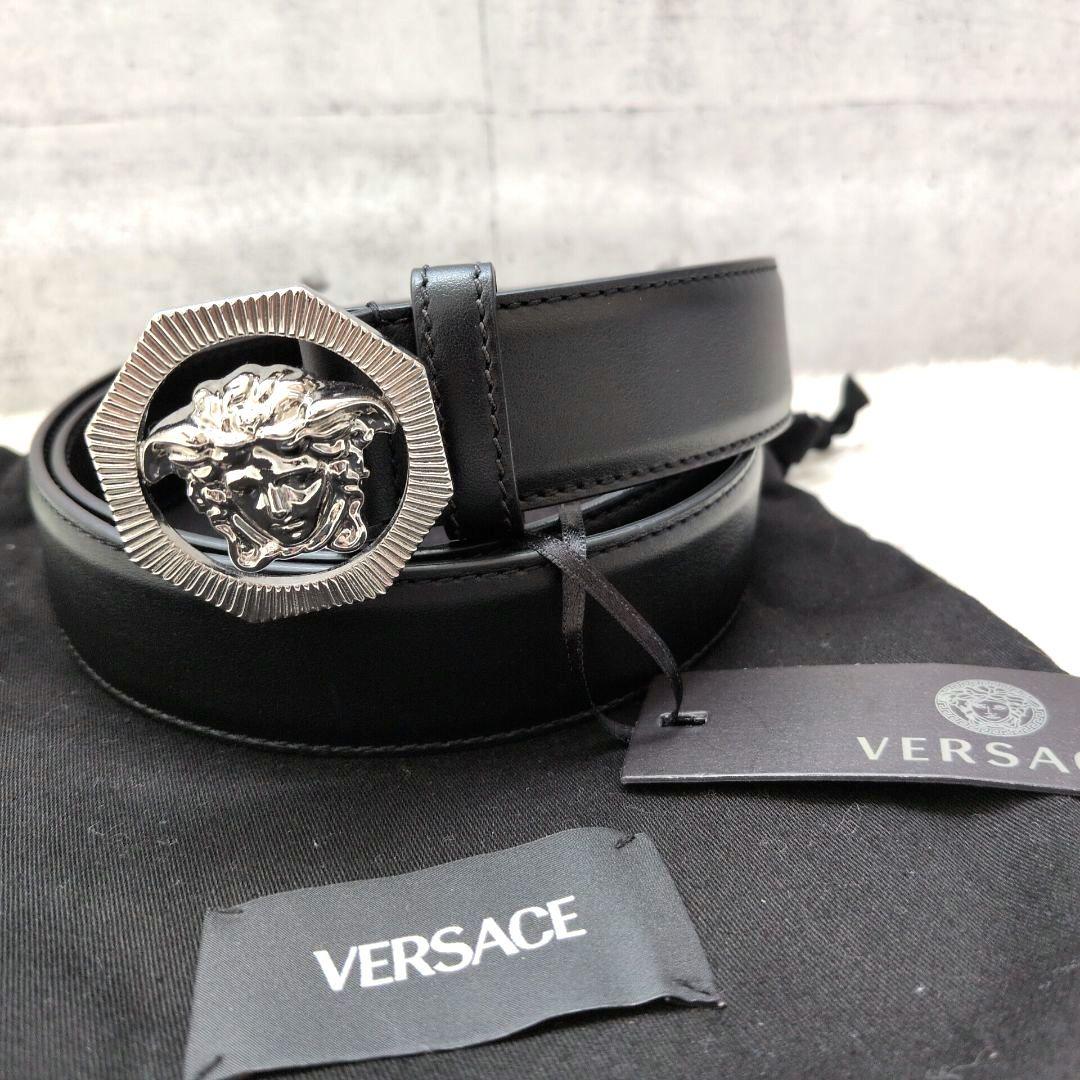 【未使用 タグ,保存袋付き】ヴェルサーチ　メデューサ　レザーベルト　シルバー VERSACE - 未使用品VERSACEメドゥーサベルトレザーゴールドメンズ