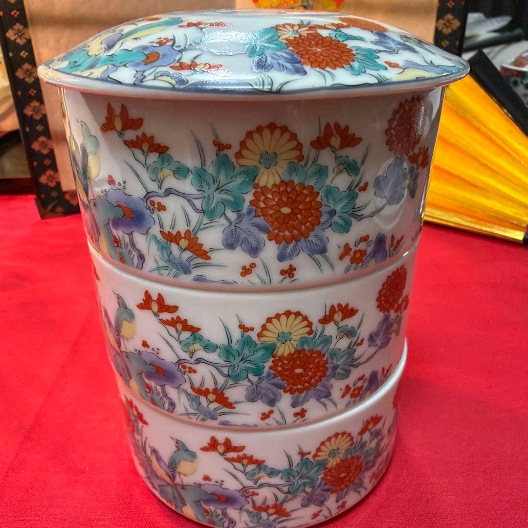 AZ たち吉金彩赤絵角皿　香泉作ミニ3段　 赤絵揃い　No.4-28