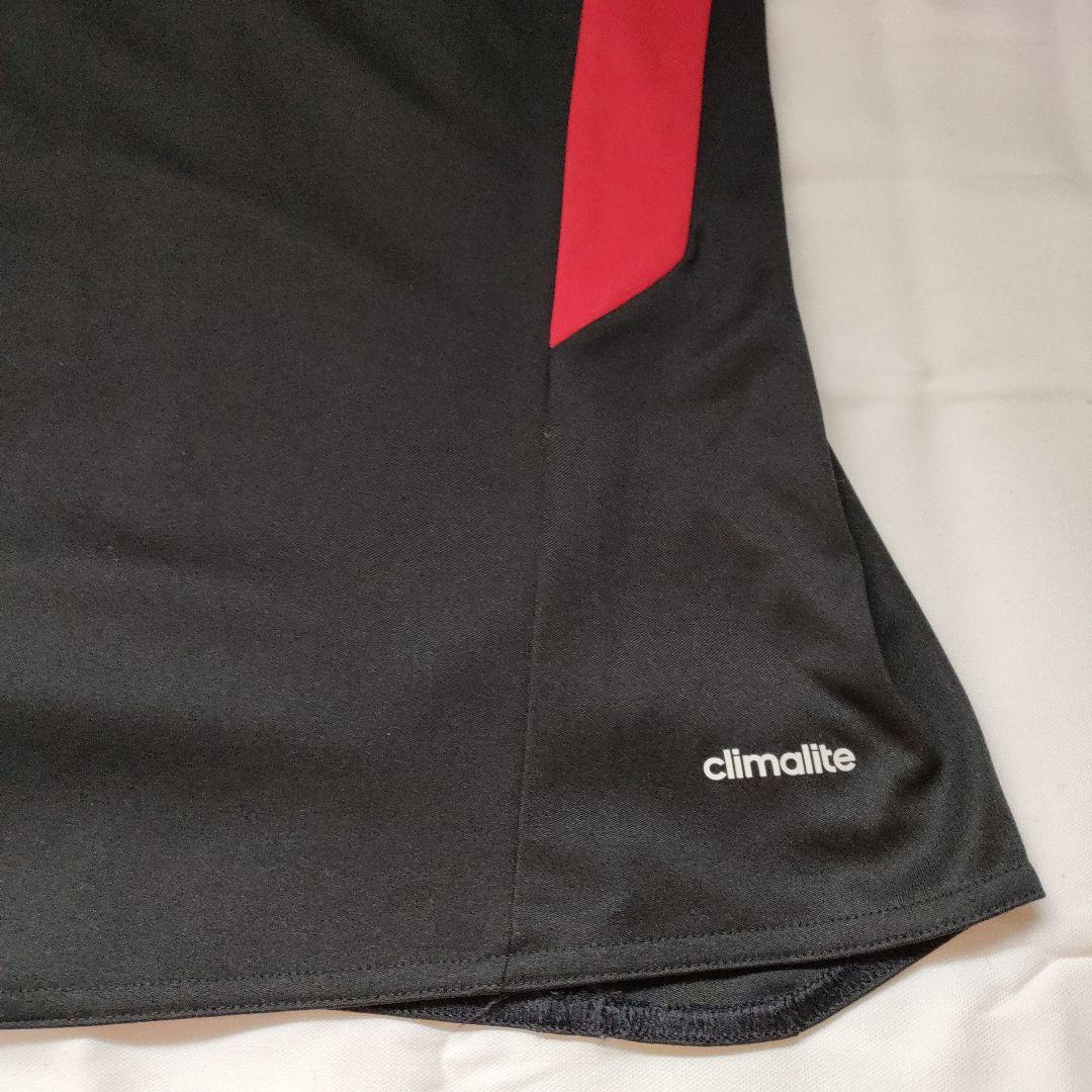 29）adidas 黒 赤 ストライプ シャツ - メルカリ