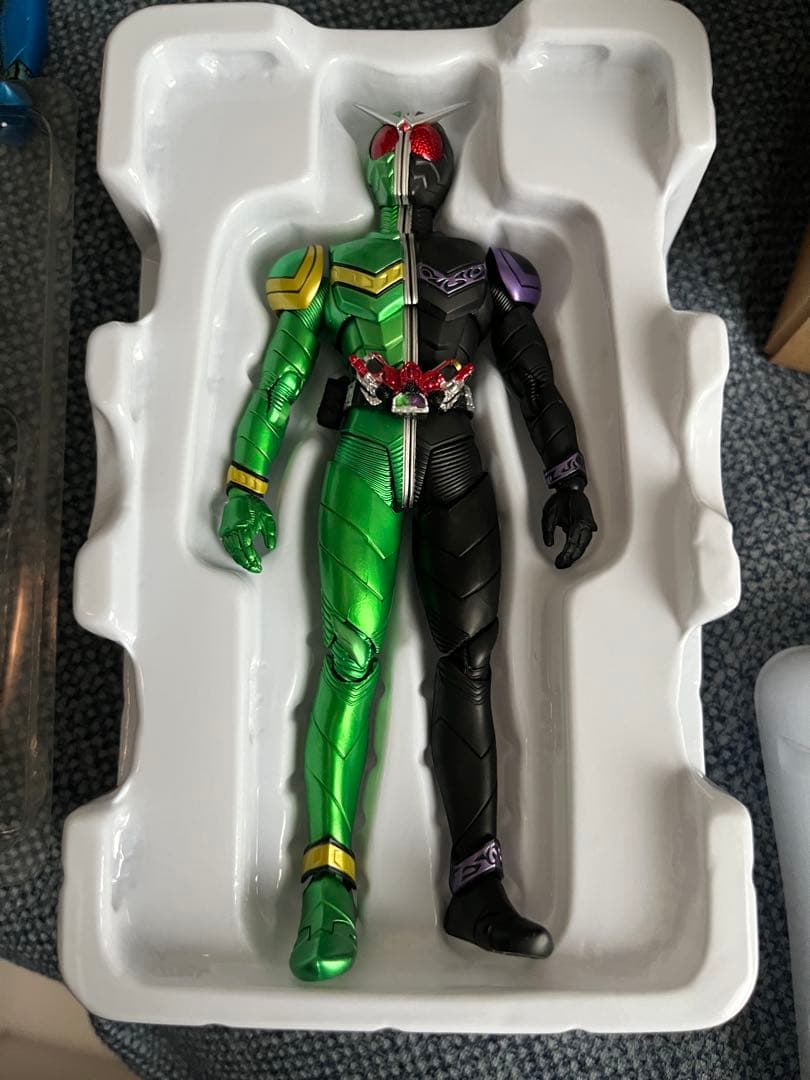 S.H.Figuarts 真骨彫　仮面ライダーW サイクロンジョーカー 風都探偵