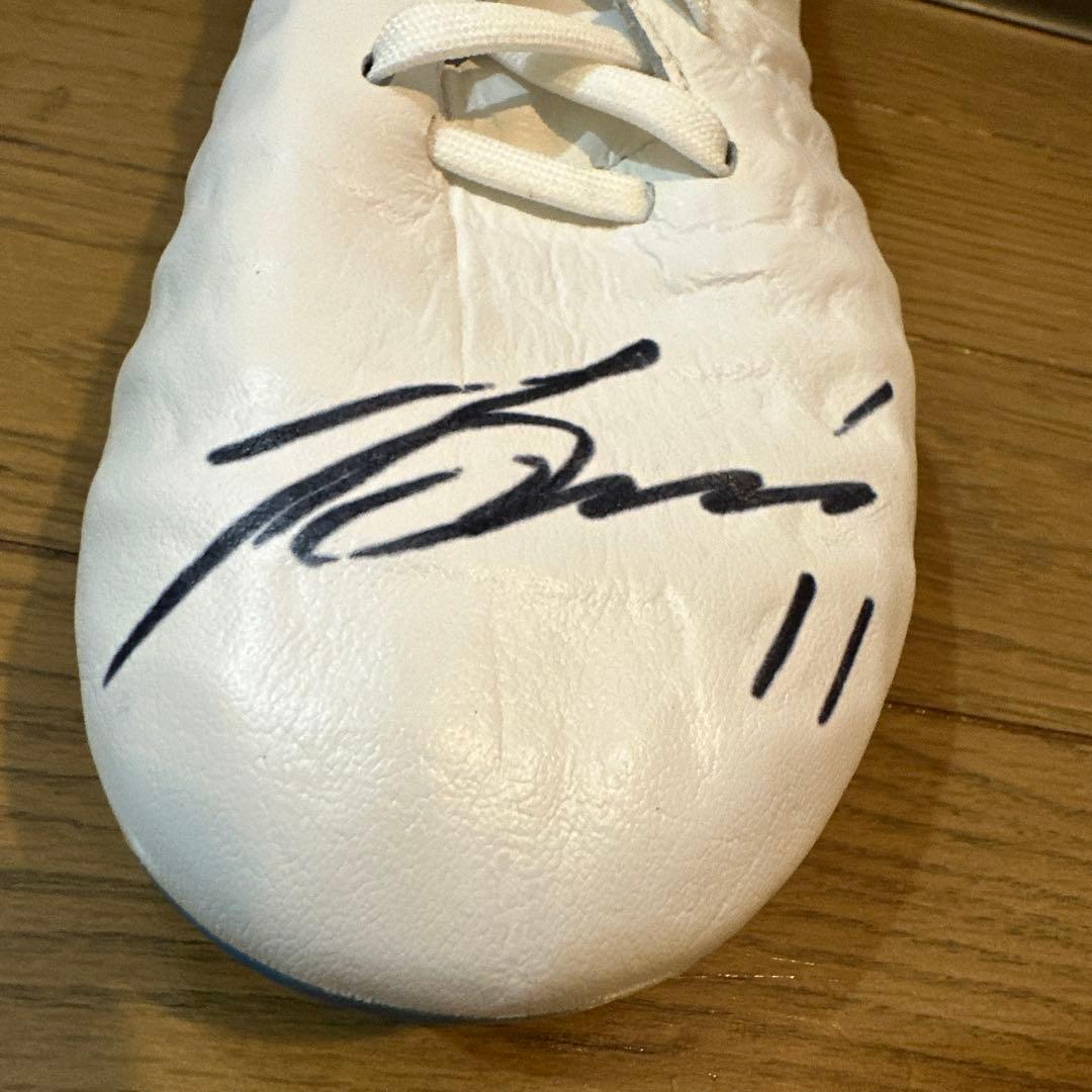 サイン入りスパイク］清家貴子選手 塩越柚歩選手 - メルカリ