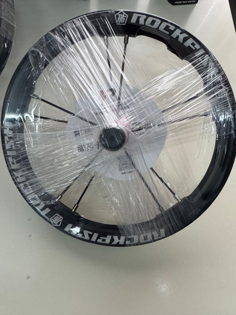 ロックフィッシュ ホイール R6 新品 タイヤセット ストライダー ラン