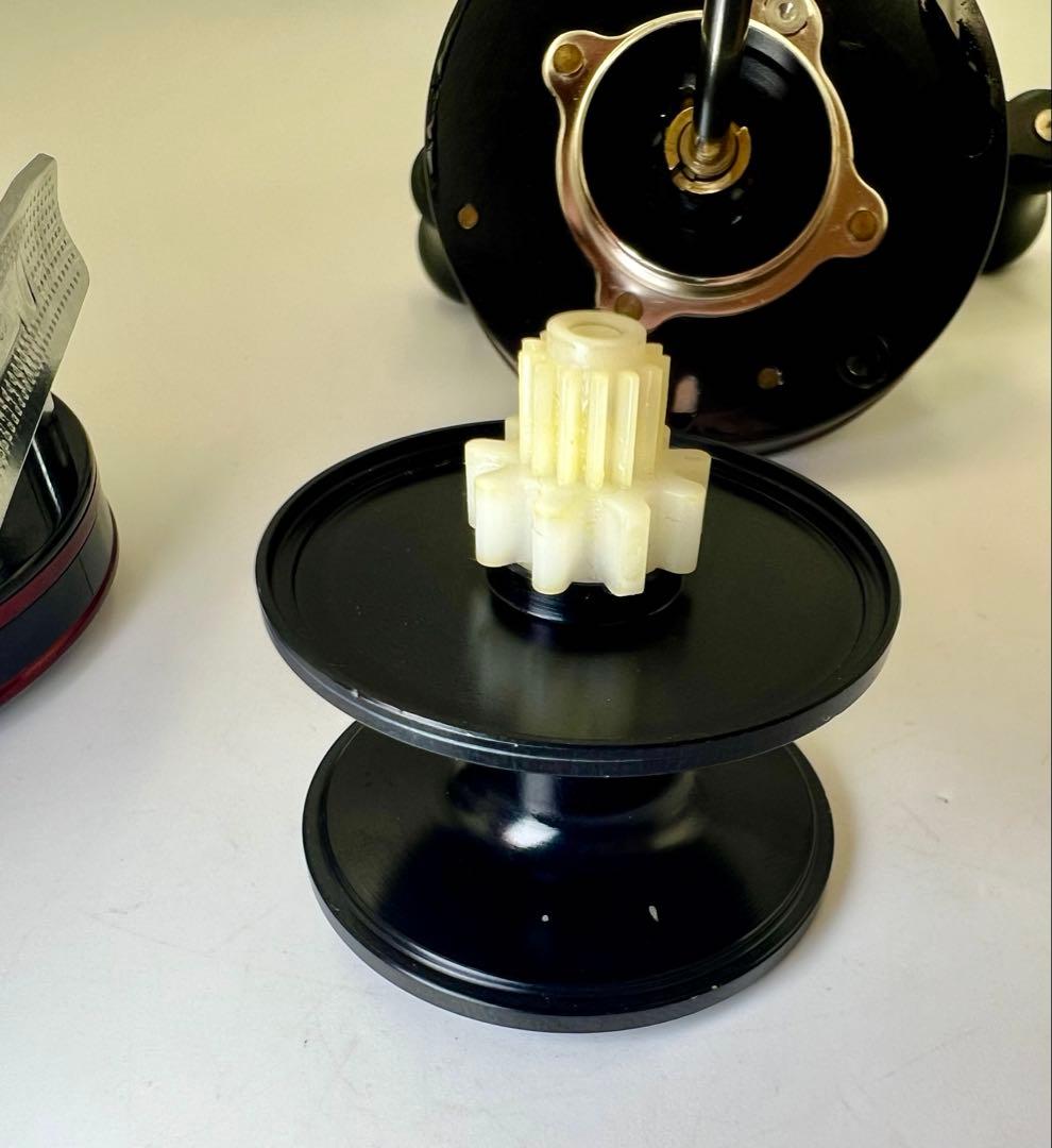 Abu Garcia 4601 C3 左巻き ワインカラー 020003 - メルカリ