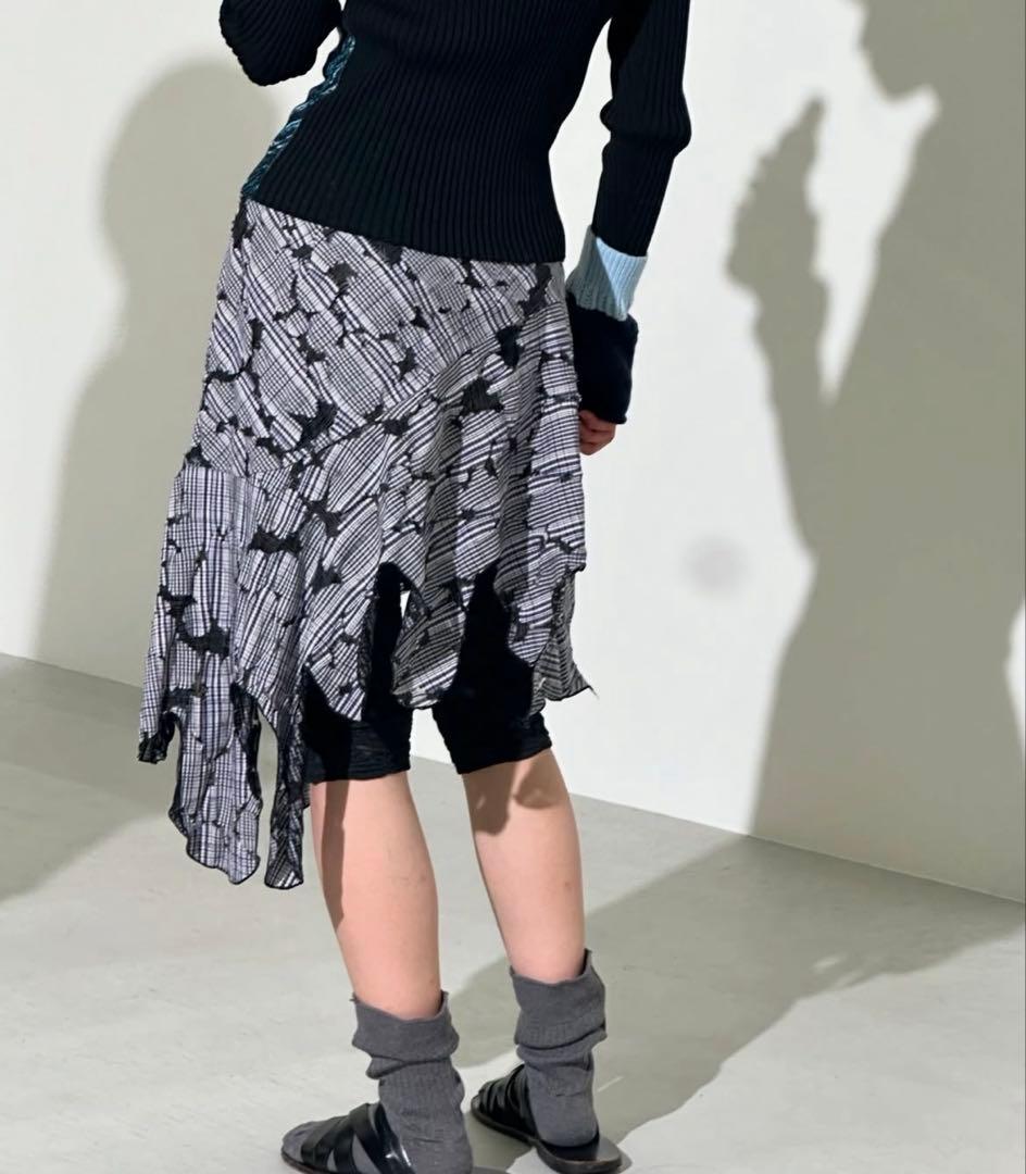 【PERVERZE】Check and Lace Jaggedhem Skirt Knit Lace Jagged-hem Skirt/Beige｜PERVERZE | パーバーズの公式