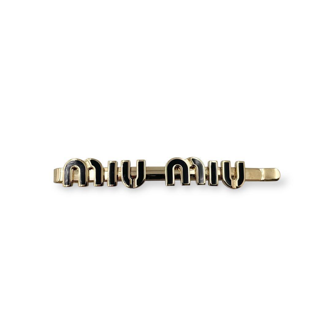 《超美品》MIUMIU ロゴ入り ヘアピン ヘアクリップ ゴールド金具 袋付き